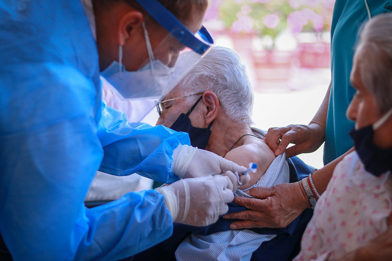 SSJ lleva vacuna contra COVID-19 a los asilos de Tlaquepaque